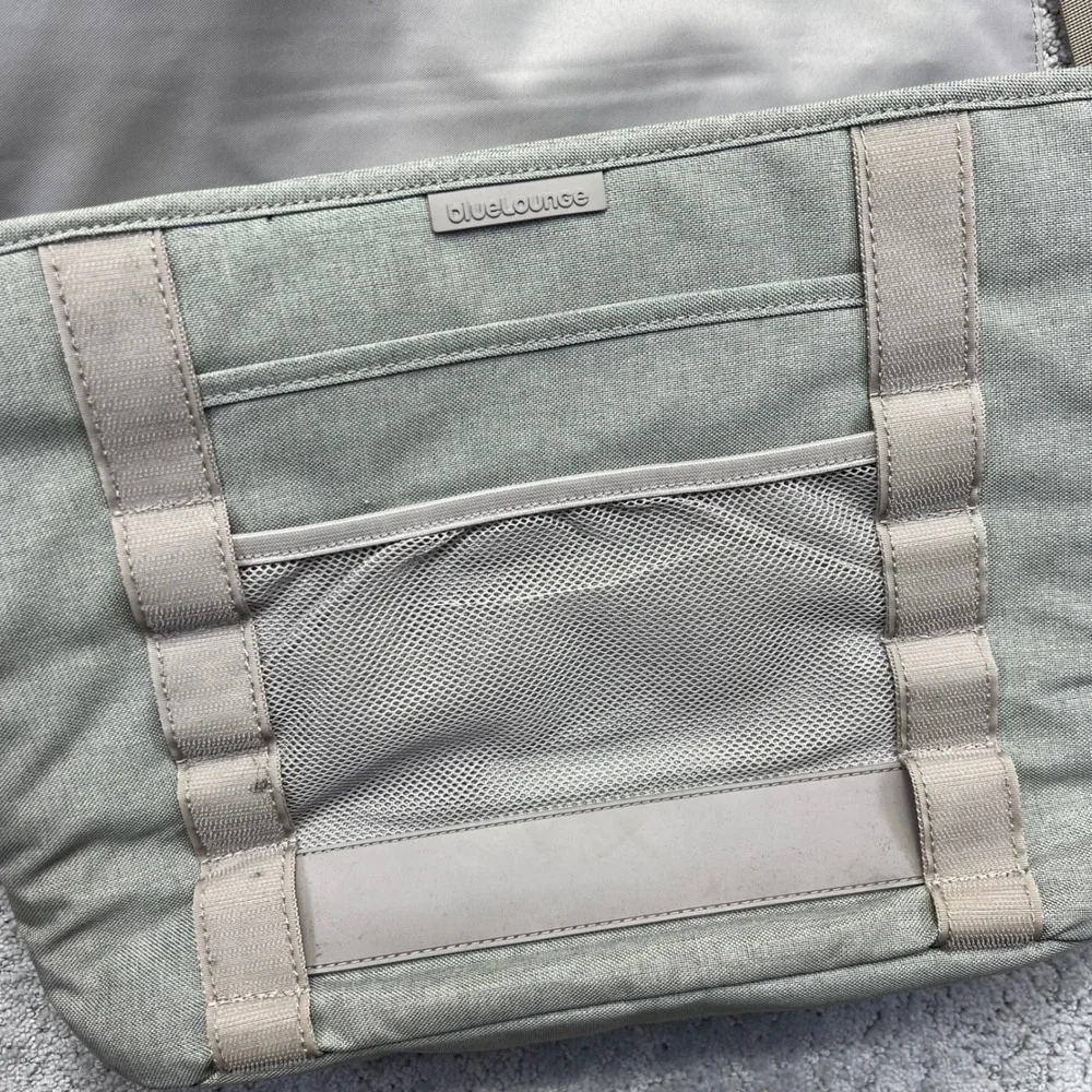 Bluelounge Messenger Bag Grey Recycled PET Fabric Laptop Commuter Bag School